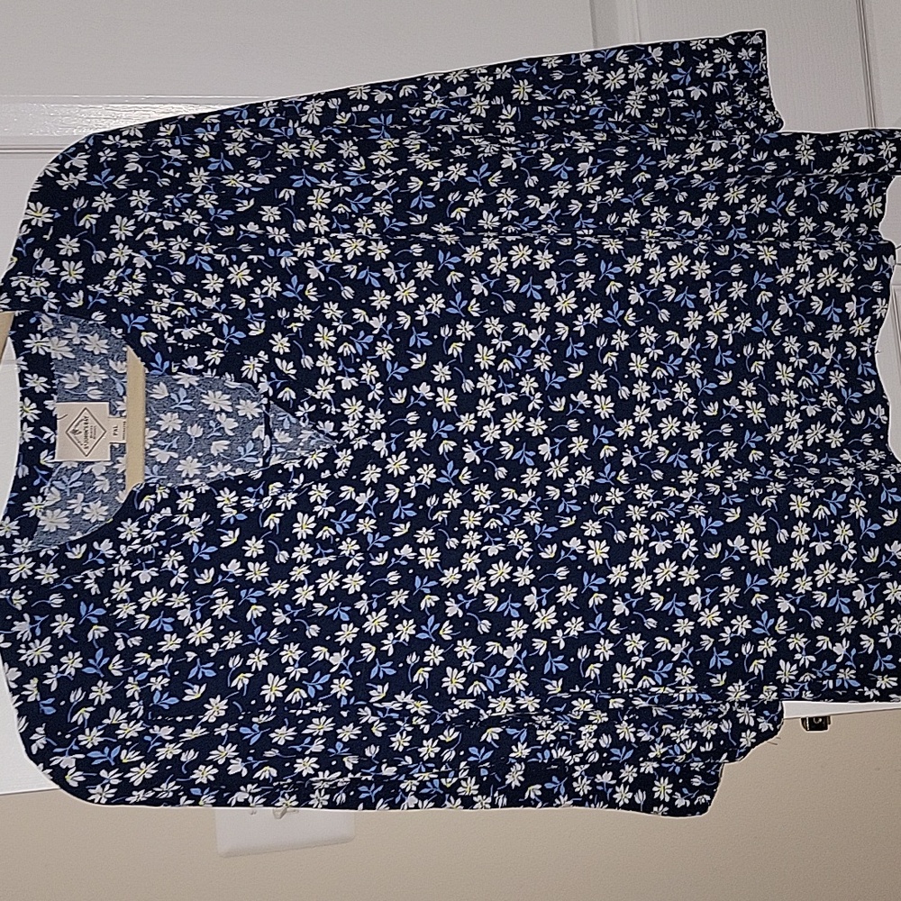 St John's Bay 3/4 sleeve V-neck blouse